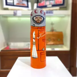 Штоф для шампанского, стилизованный под портрет Юрия Гагарина