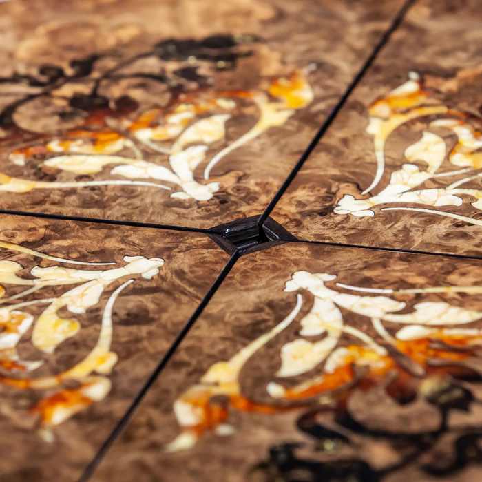 Royal poker headset with amber inlay