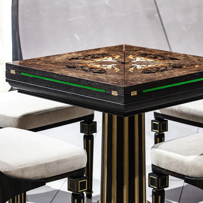 Royal poker headset with amber inlay
