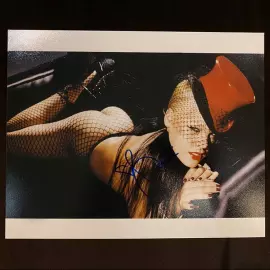 Фото с автографом певицы Пинк