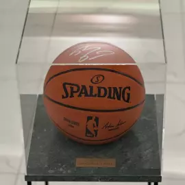 Баскетбольный мяч с автографом Шакила О’Нила, мрамор зеленый