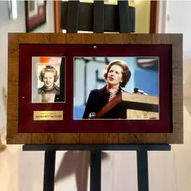 Фото с автографом политического деятеля Маргарет Тэтчер