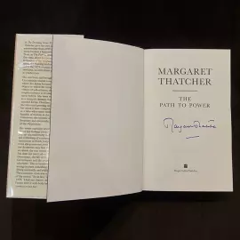 Книга с автографом политического деятеля Маргарет Тэтчер