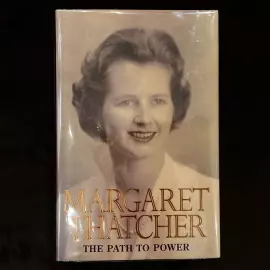 Книга с автографом политического деятеля Маргарет Тэтчер