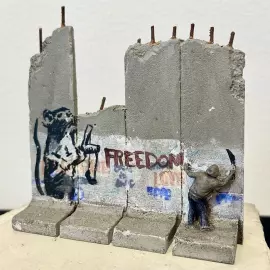 Арт-объект "Бэнкси"на подлинном элементе Израильско-Палестинской стены