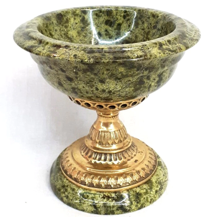 Vase made of serpentine and bronze