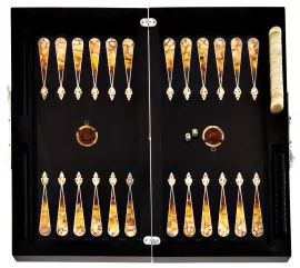 Нарды из мореного дуба и янтаря "Бык" коллекции "Тотем"