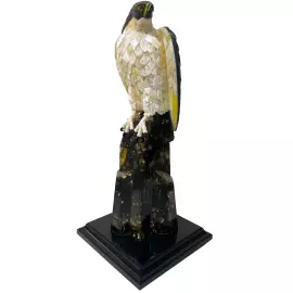 Статуэтка из янтаря "Сокол"