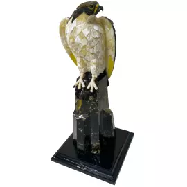 Статуэтка из янтаря "Сокол"