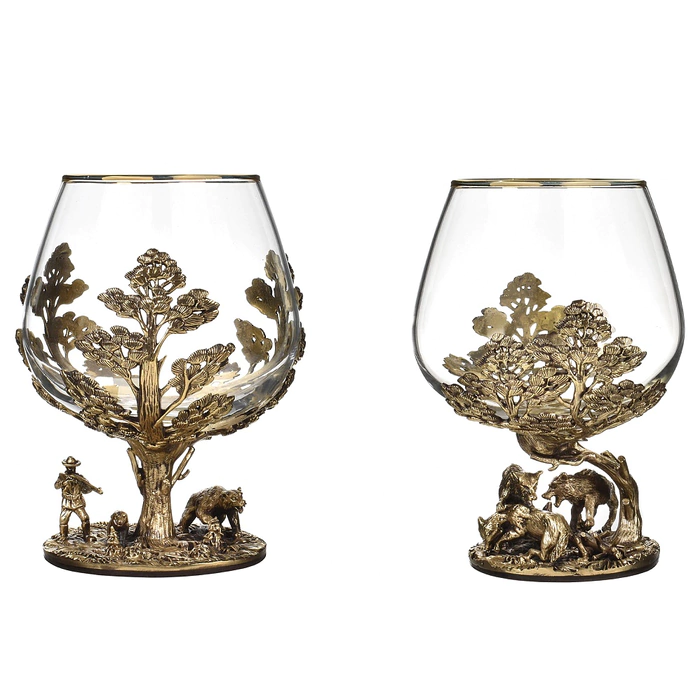 Set of cognac glasses "Wolves and Bear Hunting" in a wooden case