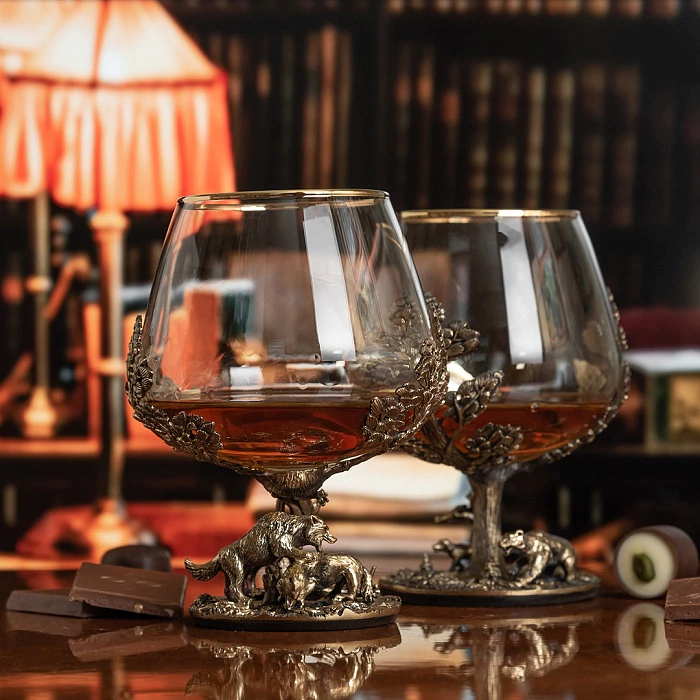 Set of cognac glasses "Wolves and Bear Hunting" in a wooden case