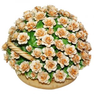 Декоративная корзина с желтыми розами