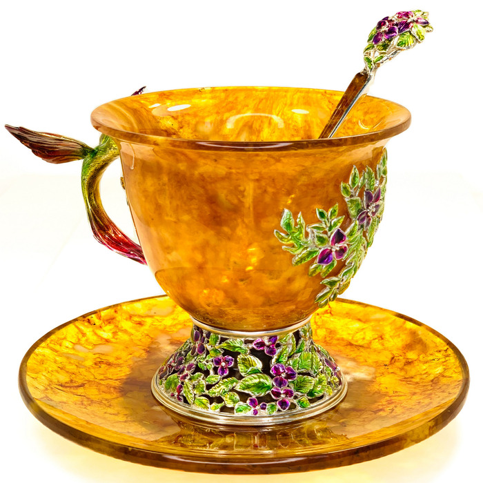 Hummingbird tea cup