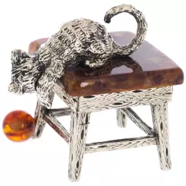 Сувенир из янтаря "Кот с мячиком"