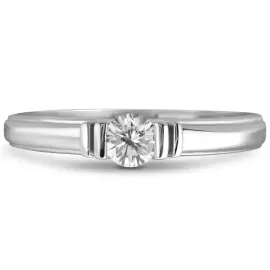 Кольцо из белого золота с бриллиантом