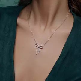 White gold necklace with diamonds