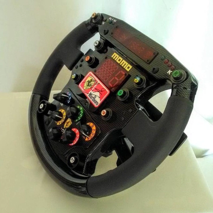 Реплика руля 1999 г. Ferrari F399 с автографом гонщика Михаэля Шумахера