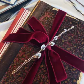 Брошь серебряная "Верба" коллекции "Гербарий Татьяны Поляковой" Брошь серебряная "Верба" коллекции "Гербарий Татьяны Поляковой"