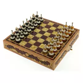 Шахматы из янтаря