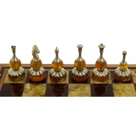 Шахматы из янтаря