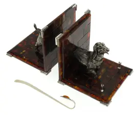 Подставка для книг из янтаря "Такса"