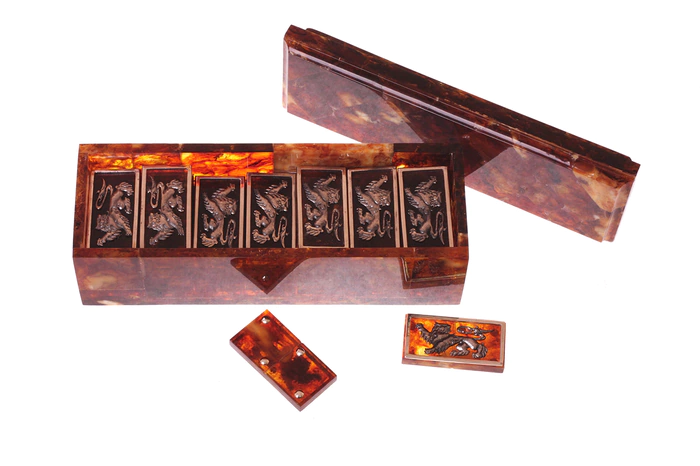 Domino made of amber "Lion"