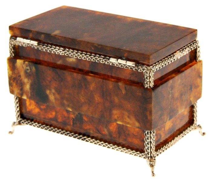 The box made of amber "Gosudareva"