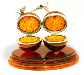 Шкатулка-сувенир из янтаря "Вишенки"