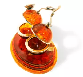 Шкатулка-сувенир из янтаря "Вишенки"