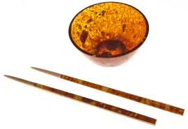 Пиала с палочками для еды из янтаря Пиала с палочками для еды из янтаря