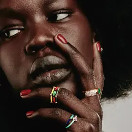 Кольцо из красного золота с изумрудом и бриллиантами Кольцо из красного золота с изумрудом и бриллиантами