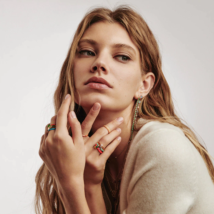 Red gold ring with emerald and diamonds