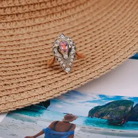 Кольцо из красного золота с аметистом и бриллиантами Кольцо из красного золота с аметистом и бриллиантами