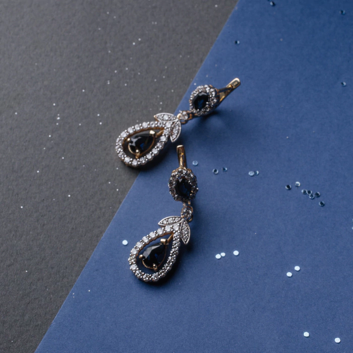 Yellow gold earrings with sapphires and diamonds