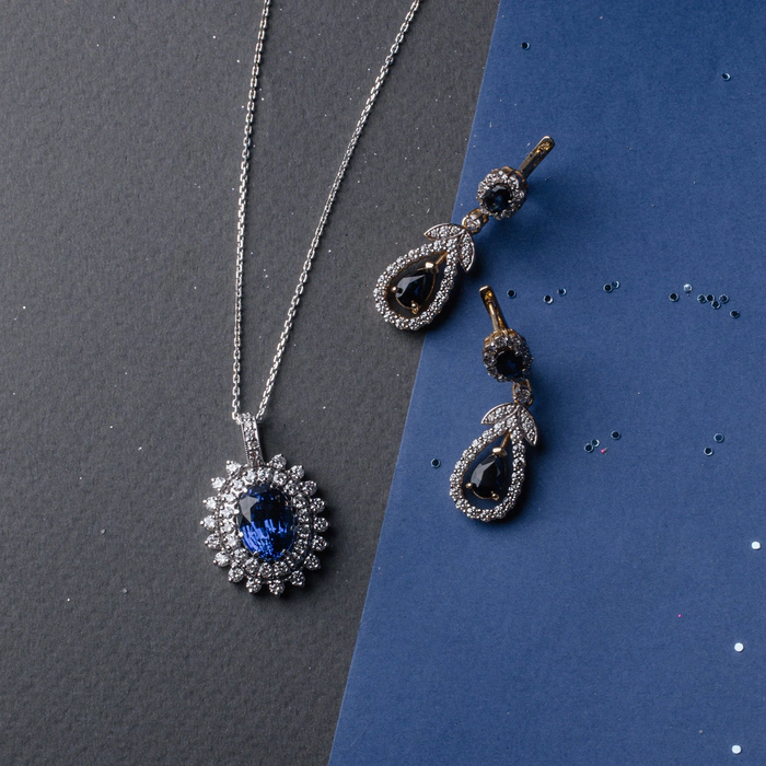 Yellow gold earrings with sapphires and diamonds