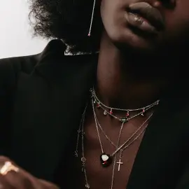 Колье из белого золота с гранатами, бриллиантами, рубином и топазами Колье из белого золота с гранатами, бриллиантами, рубином и топазами