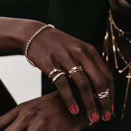 Кольцо из красного золота с бриллиантом