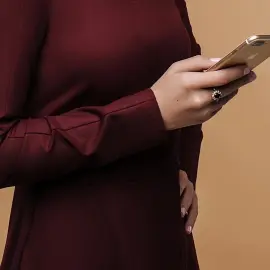 Кольцо из красного золота с сапфиром и бриллиантами Кольцо из красного золота с сапфиром и бриллиантами