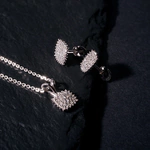 Earrings in white gold with diamonds