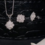 Earrings in white gold with diamonds