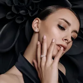 Серьги из белого золота с бриллиантами