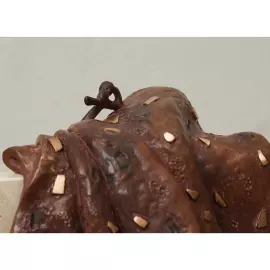 Скульптура из бронзы "Farciminis in Marmore " колбаса на мраморе