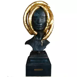 Скульптура из бронзы "Defensiva galeam. Защитный шлем"