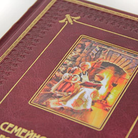 Подарочный набор с книгой и двумя игрушками "Семейное чтение"