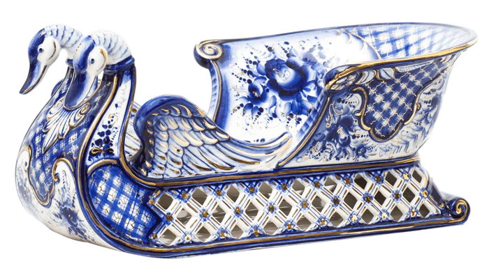 Fruit bowl made of porcelain "New Year's sleigh"