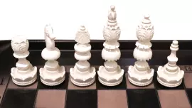 Шахматный стол из бука "Рыцари"