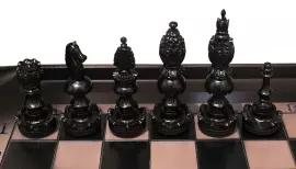 Шахматный стол из бука "Рыцари"