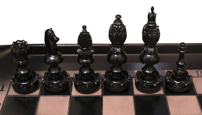 Chess table made of beech "Knights"