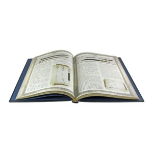 Книга в кожаном переплете "Холодное оружие"