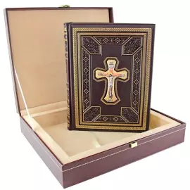 The leather-bound book "The Holy Gospel" in a gift box